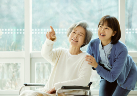 실버타운 붐? ... 정작 제대로 일 할 사람이 없다