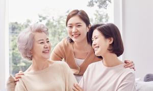 행복감을 높여주는 4가지 '셀프 터치'로 자존감을 끌어올리세요