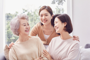 행복감을 높여주는 4가지 '셀프 터치'로 자존감을 끌어올리세요