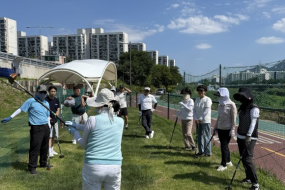 싸게 골프도 치고, 건강과 친구도 챙기고… 대한민국은 지금 ‘파크골프 붐’